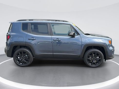 Used 2022 Jeep Renegade Altitude w/ Convenience Group AWD/4WD image 3