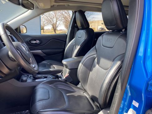 Used 2022 Jeep Cherokee Limited image 2