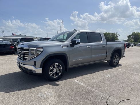 Used 2024 GMC Sierra 1500 SLT AWD/4WD image 4