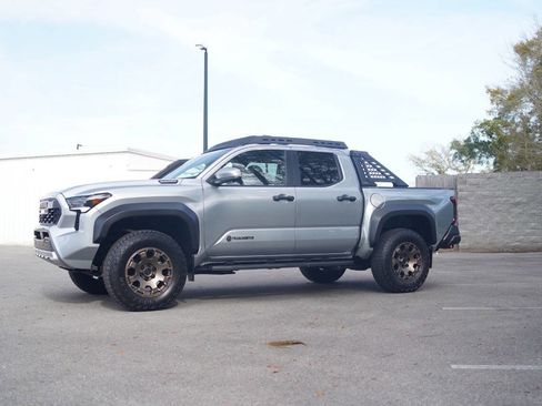 Used 2024 Toyota Tacoma Trailhunter HV 4x4 4dr Double image 10