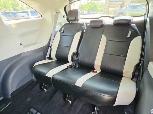 Used 2021 Toyota Sienna LE FWD image 17
