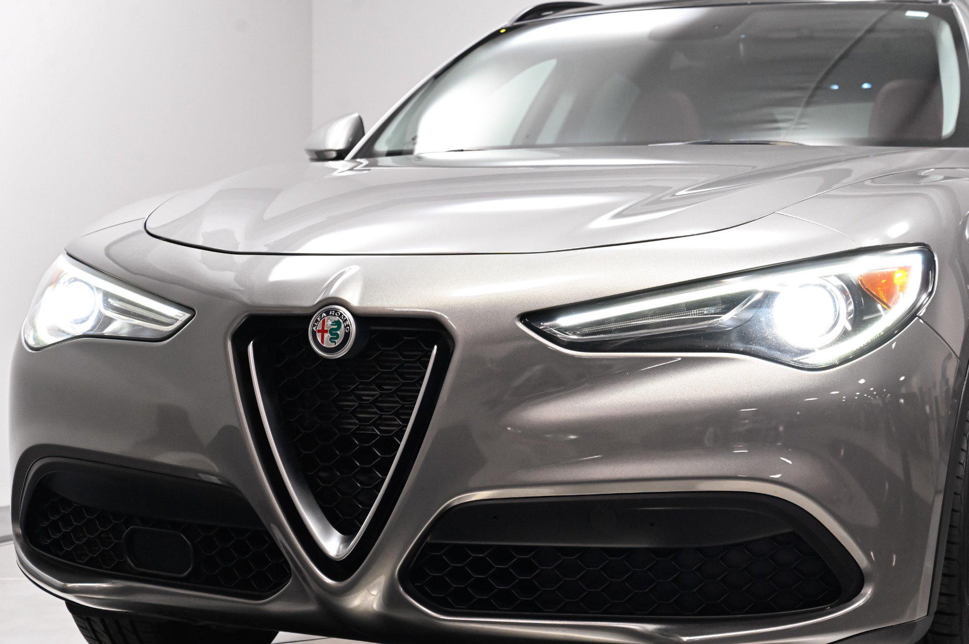 Used 2018 Alfa Romeo Stelvio Sport w/ Quick Order Package 22J Sport AWD/4WD image 40