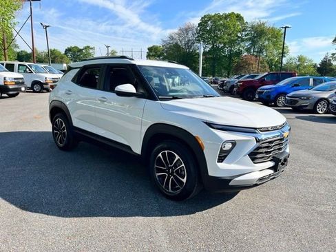 Used 2024 Chevrolet TrailBlazer LT w/ Driver Confidence Package FWD image 4