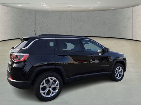 New 2026 Jeep Compass Latitude image 5