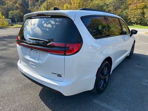 New 2026 Chrysler Pacifica Limited w/ S Appearance Package AWD/4WD image 3