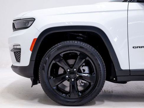 Certified 2023 Jeep Grand Cherokee Limited w/ Black Appearance Package image 22