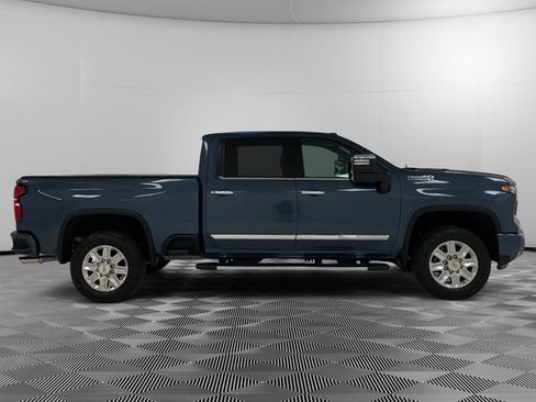 Used 2024 Chevrolet Silverado 2500 High Country w/ High Country Premium Package AWD/4WD image 6
