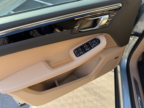 Certified 2025 Porsche Macan Turbo image 21