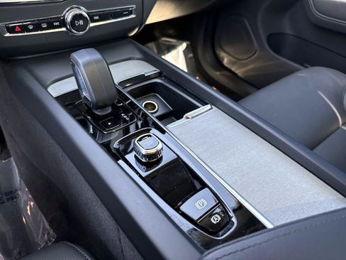 Certified 2025 Volvo XC60 B5 Plus image 28