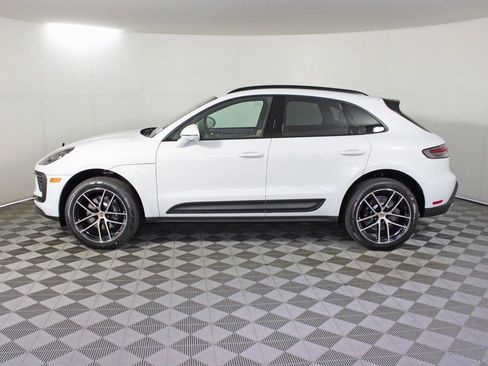 Used 2025 Porsche Macan image 2