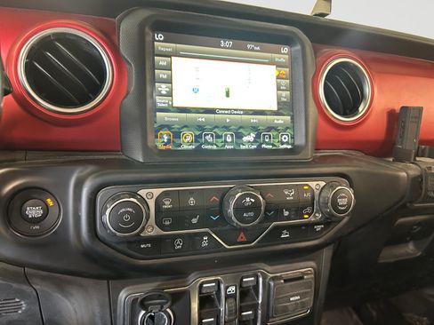 Used 2022 Jeep Wrangler Unlimited Rubicon w/ Cold Weather Group AWD/4WD image 16