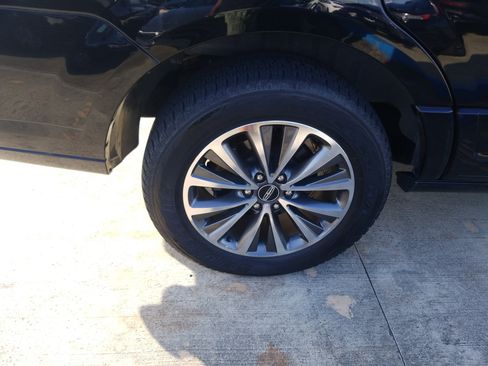 Used 2017 Lincoln Navigator Select RWD image 24