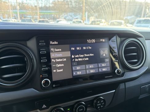 Used 2020 Toyota Tacoma SR5 image 19