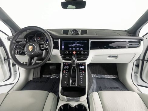 Certified 2026 Porsche Macan AWD/4WD image 36