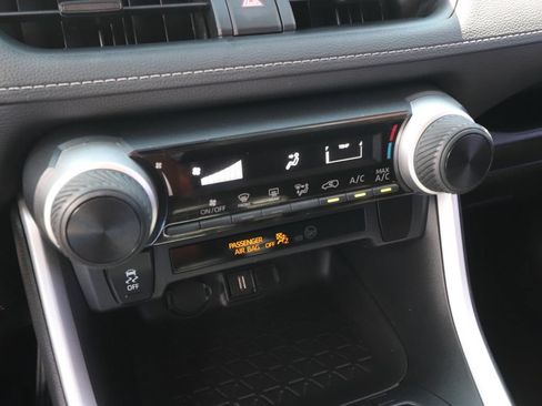 Used 2021 Toyota RAV4 LE FWD image 20