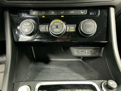 Used 2021 Volkswagen Jetta R-Line image 16