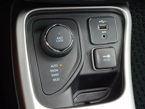 Used 2020 Jeep Compass Latitude w/ Cold Weather Group AWD/4WD image 28