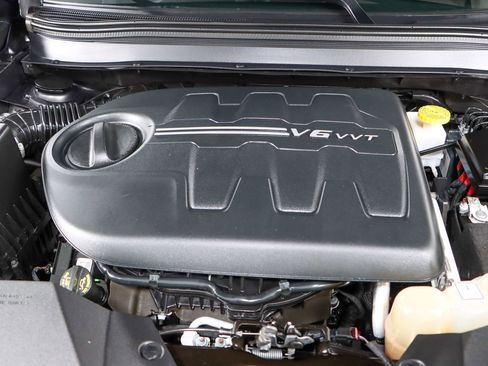 Used 2021 Jeep Cherokee Latitude Lux w/ Sun & Sound Group image 30