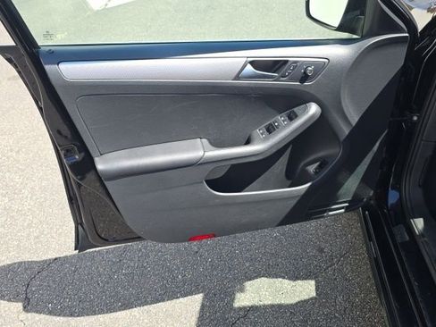 Used 2015 Volkswagen Jetta SE FWD image 18