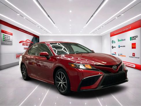 Used 2024 Toyota Camry SE FWD image 2
