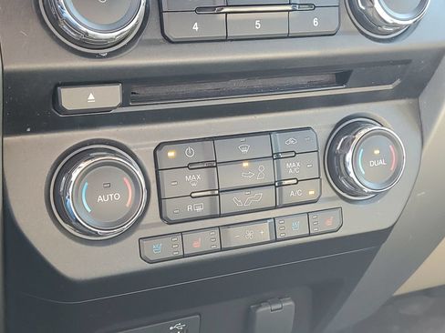 Used 2015 Ford F150 Lariat w/ Trailer Tow Package AWD/4WD image 27