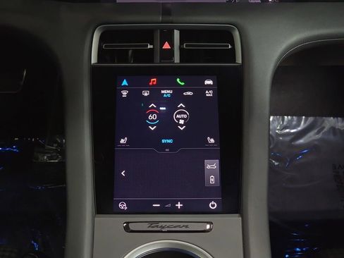 Certified 2025 Porsche Taycan image 19