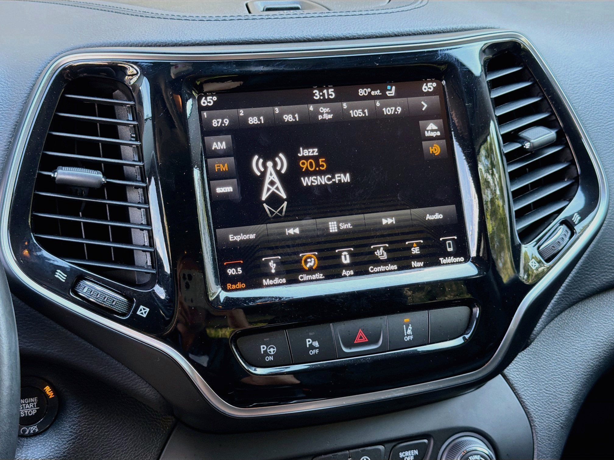 Used 2019 Jeep Cherokee Limited w/ Luxury Group FWD image 12