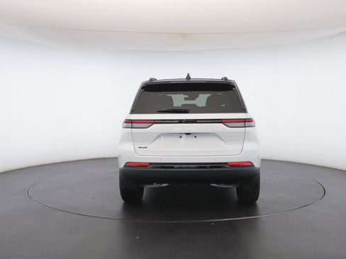 New 2025 Jeep Grand Cherokee Limited image 24