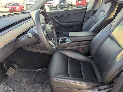 Used 2022 Tesla Model Y Long Range image 21