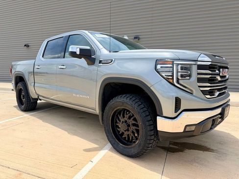 Used 2025 GMC Sierra 1500 SLT AWD/4WD image 1