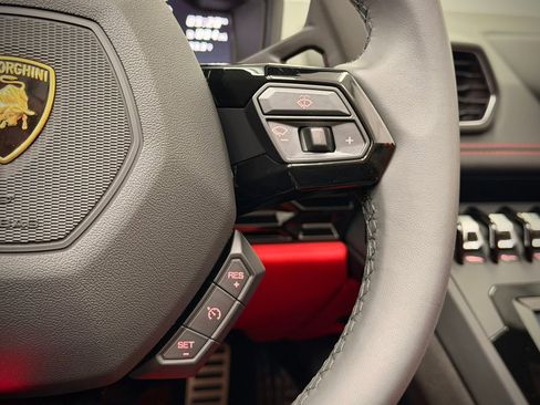 Used 2024 Lamborghini Huracan EVO image 27