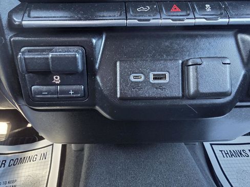 Used 2021 Chevrolet Silverado 2500 Custom w/ Custom Value Package image 5