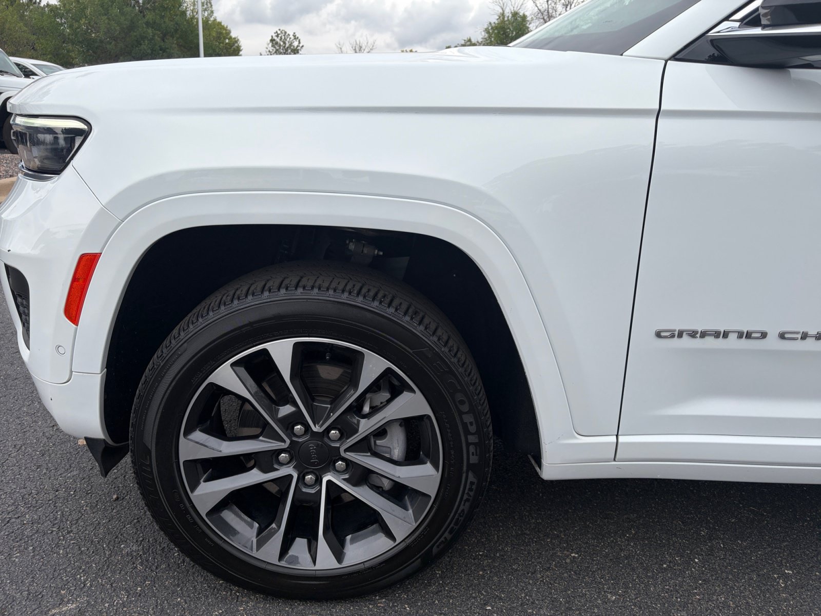 Used 2023 Jeep Grand Cherokee L Overland AWD/4WD image 10
