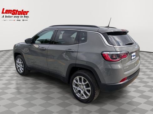 Used 2024 Jeep Compass Latitude AWD/4WD image 3