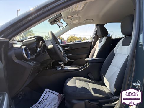 Used 2025 Chevrolet Trax LS w/ LS Convenience Package FWD image 10