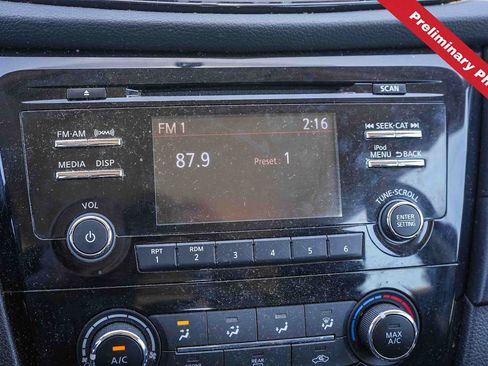 Used 2017 Nissan Rogue S FWD image 19