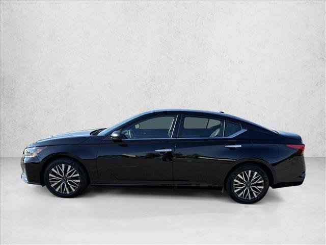 Used 2025 Nissan Altima 2.5 SV FWD image 9