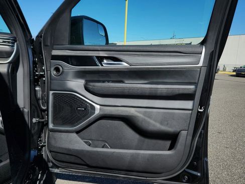 Used 2024 Jeep Wagoneer L Series II w/ Flexible Seating Group AWD/4WD image 27