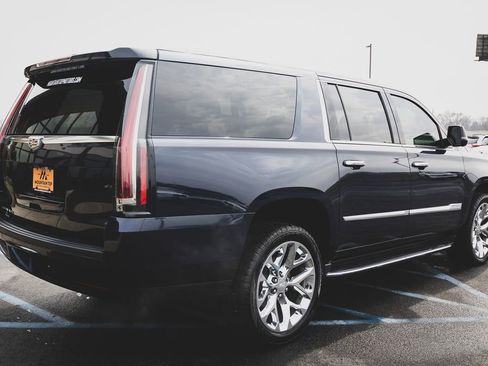 Used 2017 Cadillac Escalade ESV Luxury image 12