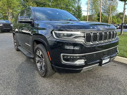 Used 2023 Jeep Wagoneer Series III w/ Convenience Group I AWD/4WD image 2