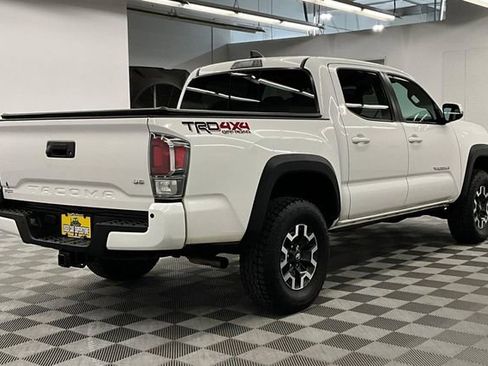 Used 2023 Toyota Tacoma TRD Off-Road w/ Technology Package AWD/4WD image 13