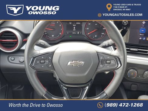 Used 2024 Chevrolet Trax RS FWD image 21