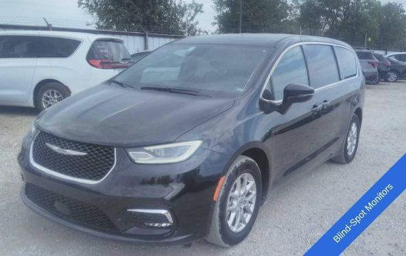 Used 2025 Chrysler Pacifica Select FWD image 4