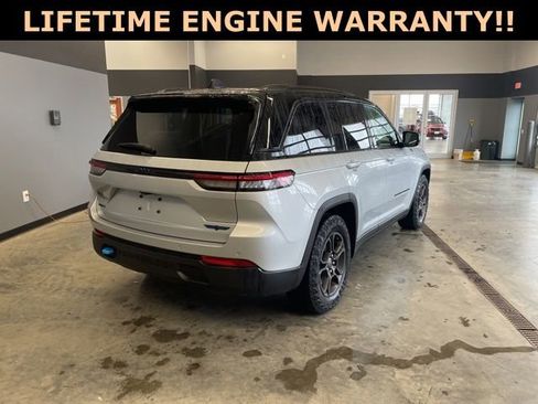 Used 2024 Jeep Grand Cherokee Trailhawk image 8