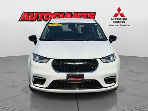 Used 2024 Chrysler Pacifica Touring-L image 6