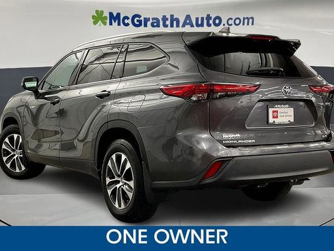 Used 2021 Toyota Highlander XLE image 2