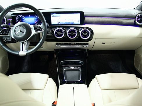 Used 2025 Mercedes-Benz CLA 250 4MATIC image 4