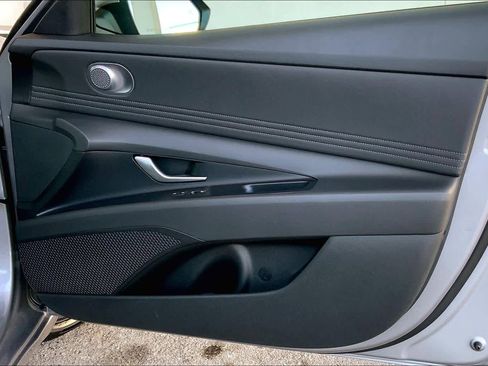 Used 2025 Hyundai Elantra SEL image 23