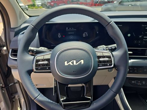 New 2026 Kia Carnival EX FWD image 30