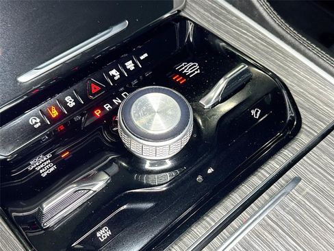 Used 2023 Jeep Wagoneer L Series III w/ Preferred Equipment Group AWD/4WD image 13